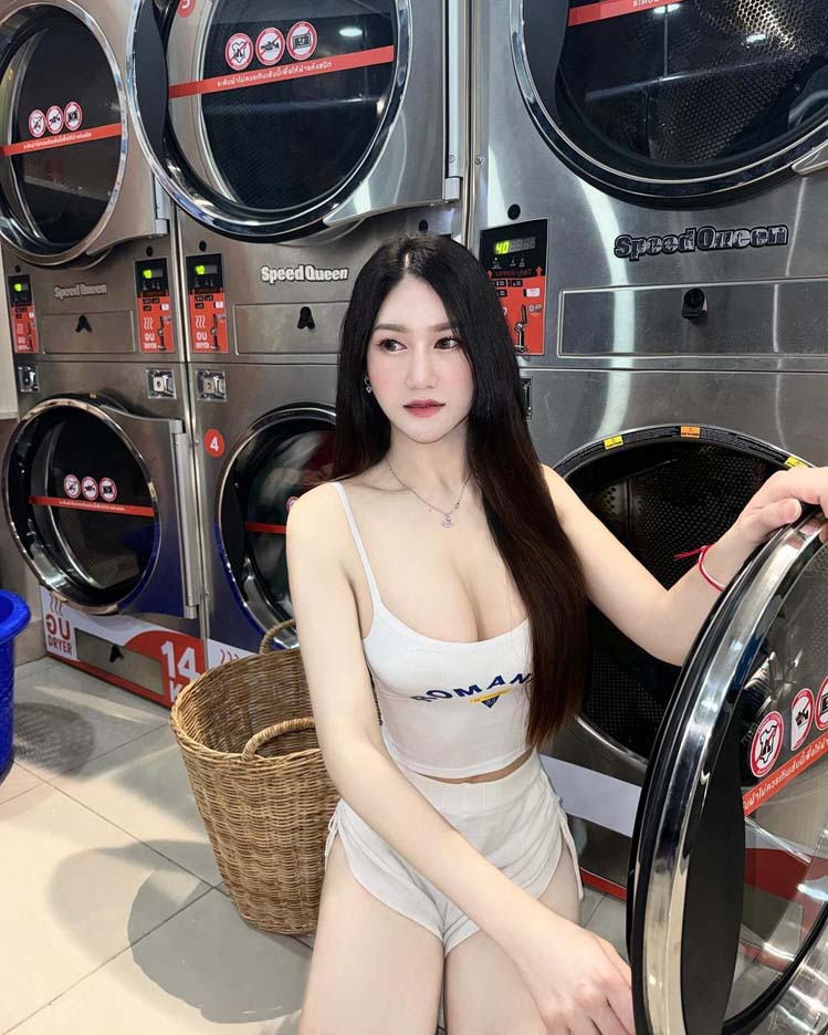 มิ้นท์ รินรดา ไอดอลสายเซี้ยะ กับแฟชั่นสุดหวิว ร้อนแรงเกินต้าน ชนิดที่ใครก็เอาไม่ลงยกเว้นลิฟต์